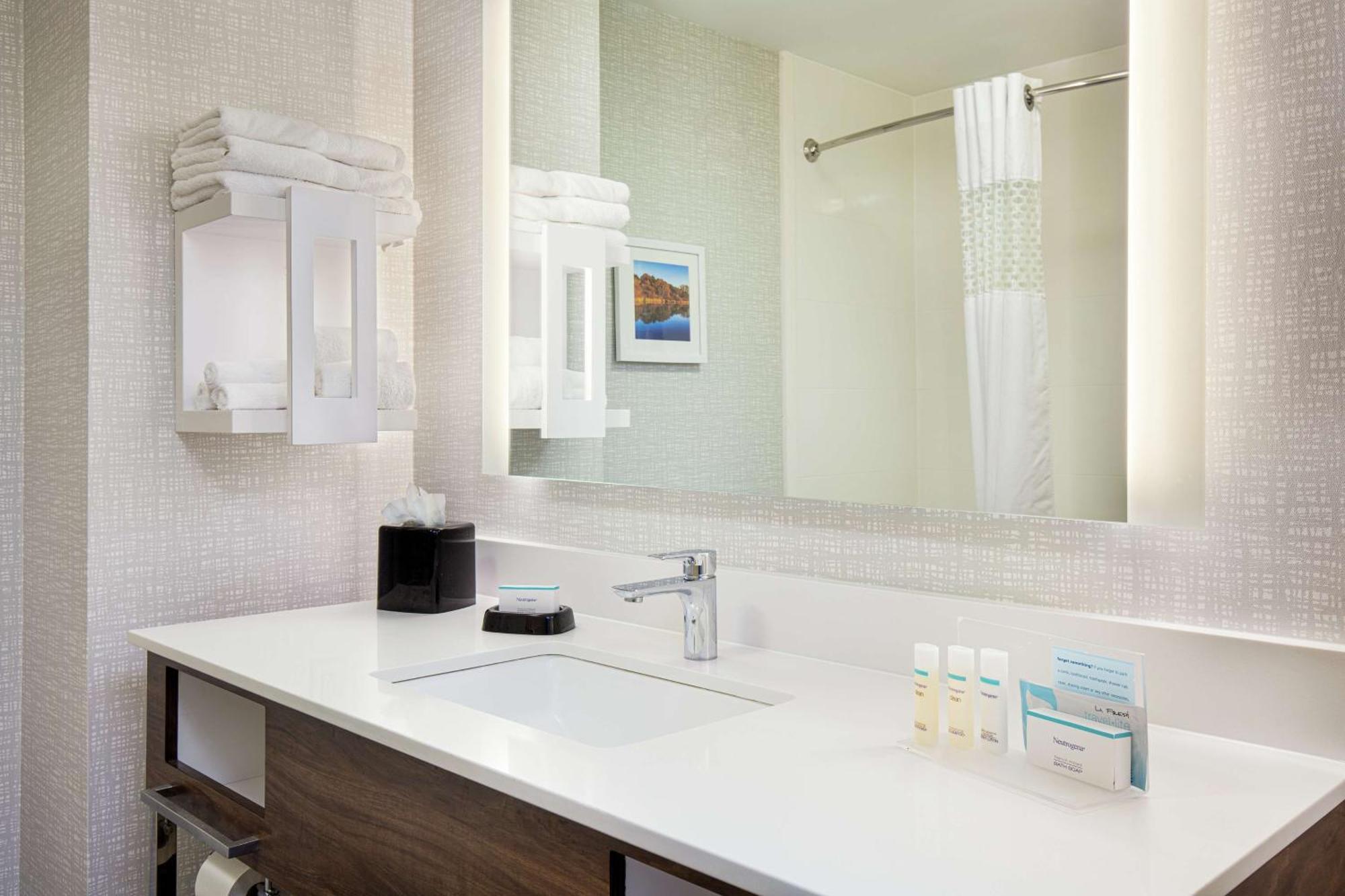 Newly Renovated Hampton Inn Omaha West Lakeside Exteriér fotografie
