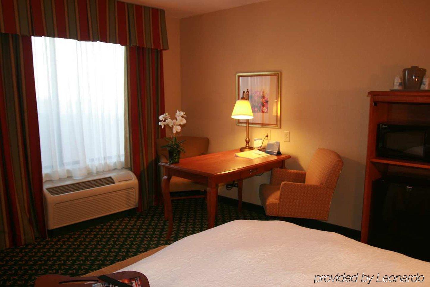 Newly Renovated Hampton Inn Omaha West Lakeside Pokoj fotografie