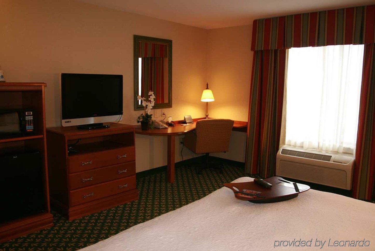 Newly Renovated Hampton Inn Omaha West Lakeside Pokoj fotografie