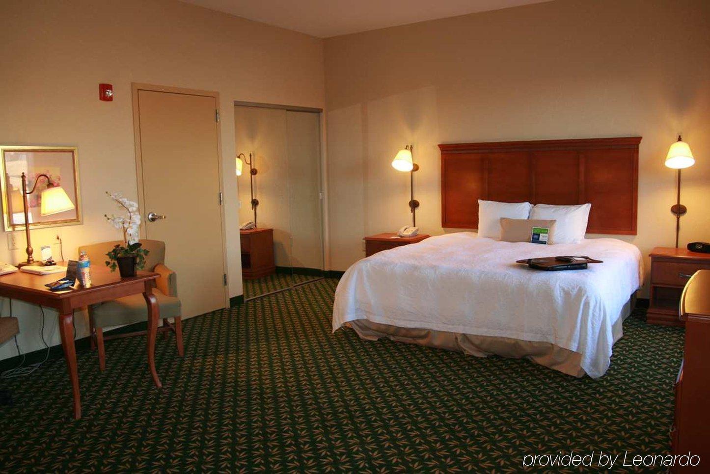 Newly Renovated Hampton Inn Omaha West Lakeside Pokoj fotografie