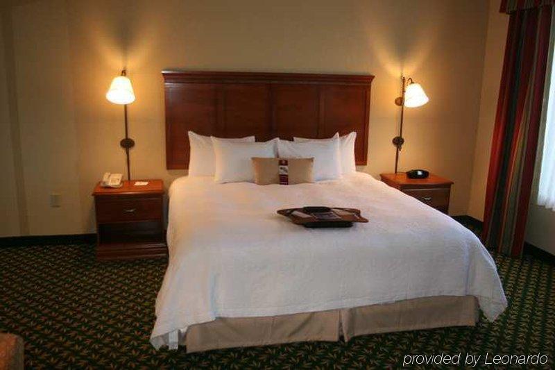 Newly Renovated Hampton Inn Omaha West Lakeside Pokoj fotografie