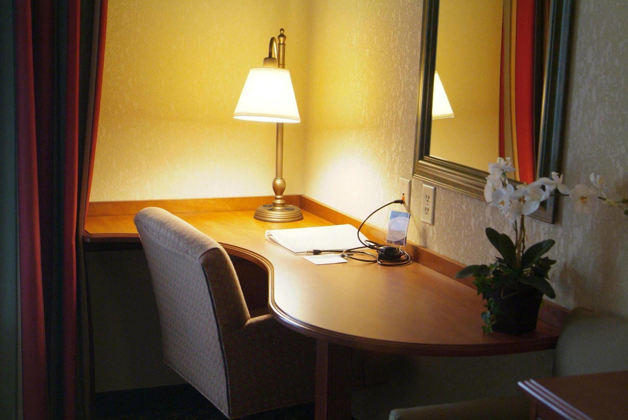Newly Renovated Hampton Inn Omaha West Lakeside Pokoj fotografie
